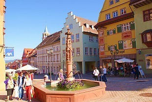 Apostelbrunnen in der Hauptstraße