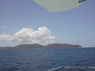 Ausblick vom Motorboot auf eine Bucht an der Algarve