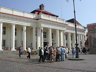 Säulengebäude am Schweriner Markt