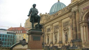Semperdenkmal und Hochschule der bildenden Künste Semperdenkmal und Hochschule der bildenden Künste