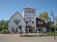 das Kurhaus Boltenhagen mit Sitz der Kurverwaltung