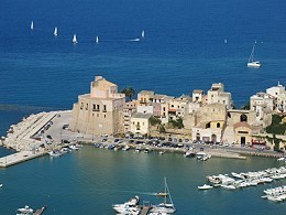 Hafen von Castellamara del Golfo auf Sizilien Hafen von Castellamara del Golfo auf Sizilien