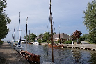 Idyllische Hafeneinfahrt in Wustrow