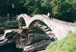 Brücke im schweizerischen Tessin