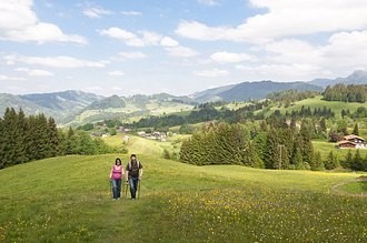 Wandern in den Bergen von Oberstaufen